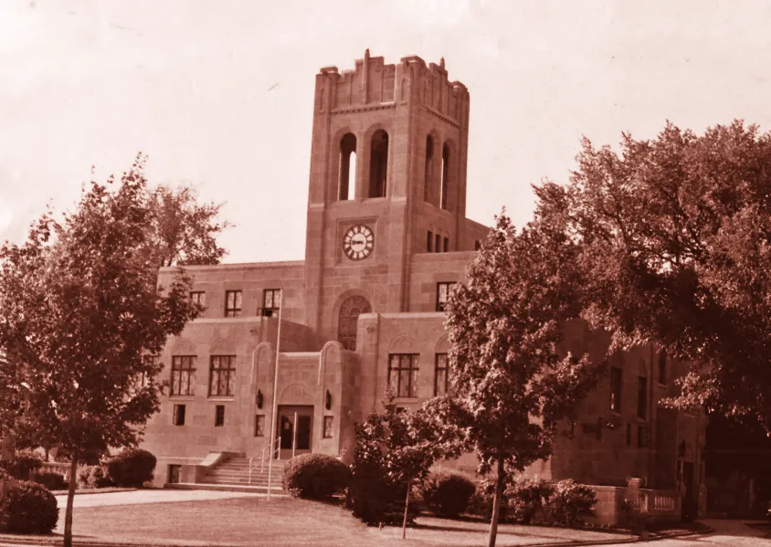 Buckham Memorial Library exterior